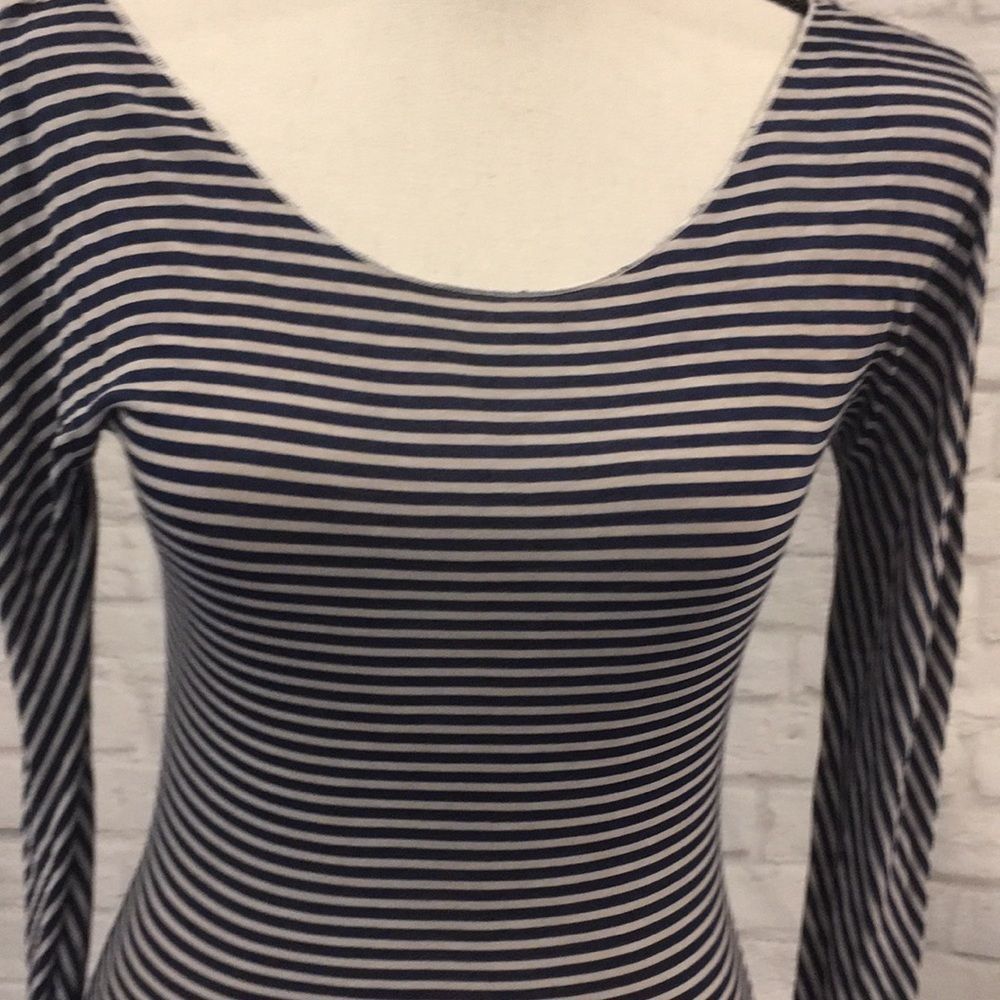 BCBG Sample, Blue & White Striped Long-Sleeved Tee w/Ruched Back - Size XS/S - Picture 2 of 9